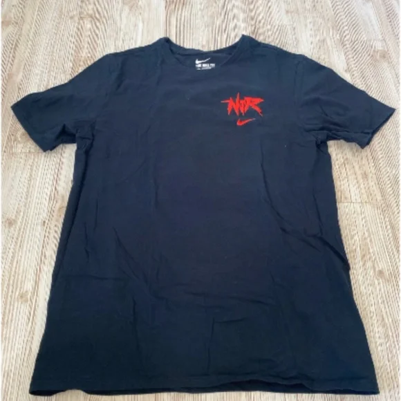 Men's nike bundle tshirt bundle, size small and medium graphic t-shirts - Picture 7 of 8